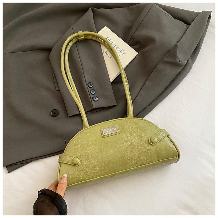 This year, Korean niche crocodile pattern underarm Boston bag temperament, foreign style, personalized commuting shoulder women's bag is popular.
