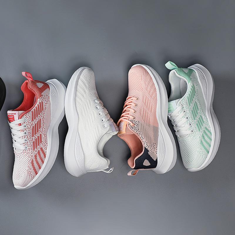 New fly-woven flat-bottomed sports and leisure shoes versatile lace-up large size 35-42 shoes