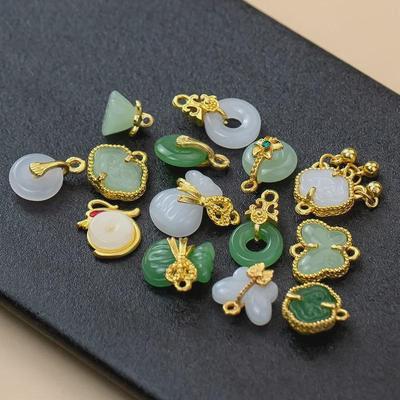 Pendentif en jade de style cheongsam: Accessoire de bricolage rétro en métal motif marée nationale chinoise