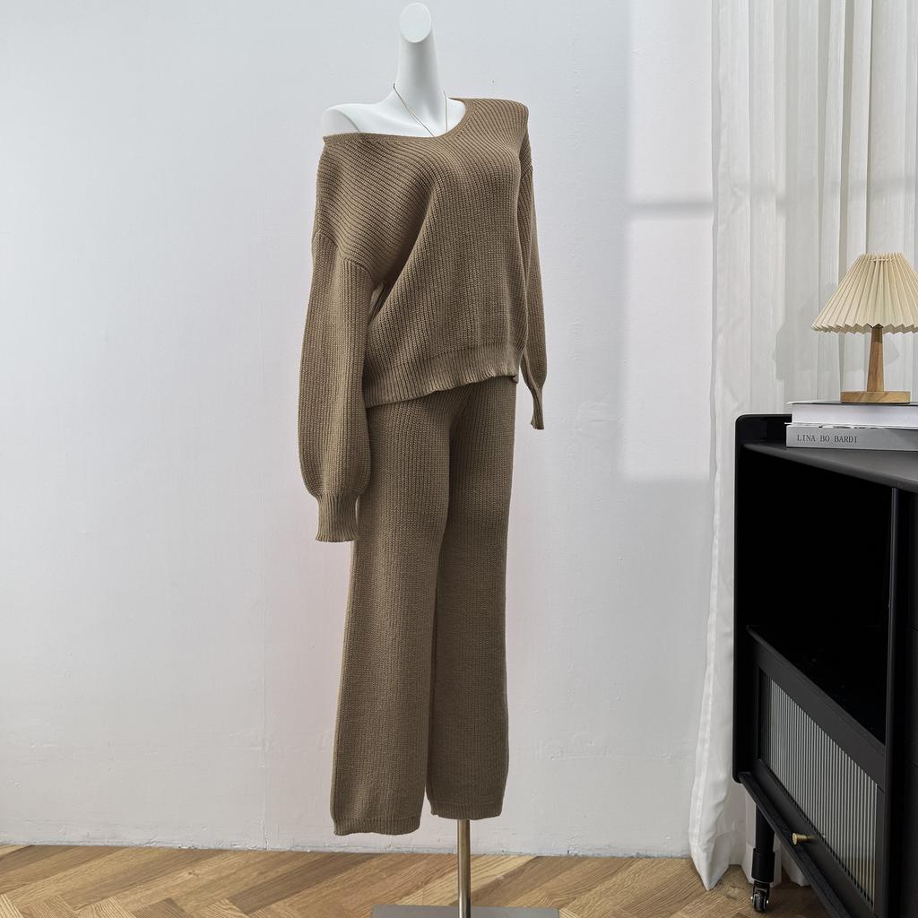 Simple and Fashionable Woolen Outfit for Women - V-neck Loose Top, Solid-colored Wide-leg Straight Pants, and A Sweater Set.