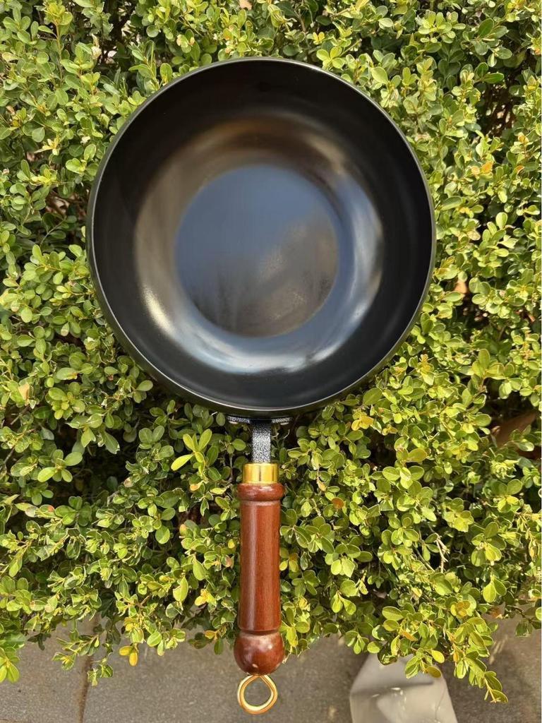 Hand-Forged Large-Bellied Non-Stick Flat Bottom Iron Wok