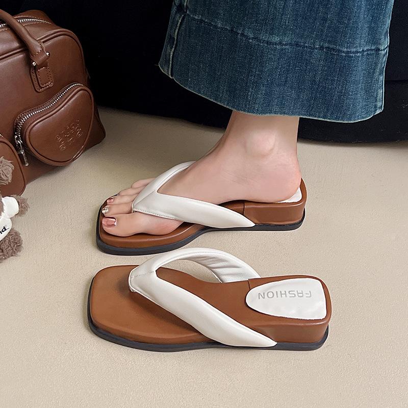Flat-bottomed slippers 2025 summer new fashionable versatile square slippers women wear thick-soled heightened herringbone cool slippers