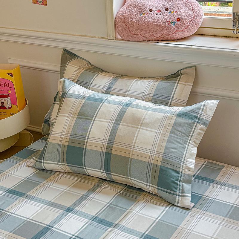 100% Cotton Floral Pillowcases Set of 2 Garden Floral Printed Pillow Cover with Envelope Closure Wrinkle Fade Resistant Hotel Quality Pillow Protector