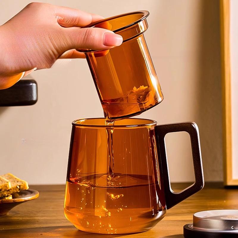 Teetasse, verdicktes Tee-Wasser-Trennglas, hohe Borosilikatglasqualität mit Walnussgriff, Teetassen, Haushalts-Teegeschirr in Bernsteinfarbe