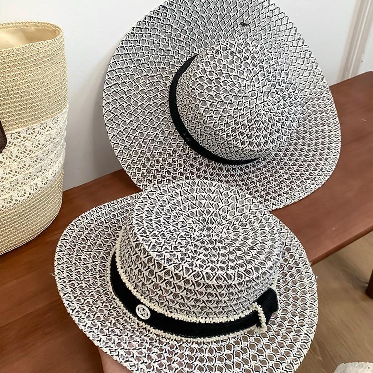 French Small Fragrant Black and White Hollow Flat Top Straw Hat Women's Summer British Style Temperament Top Hat Travel Vacation Sun Protection Hat
