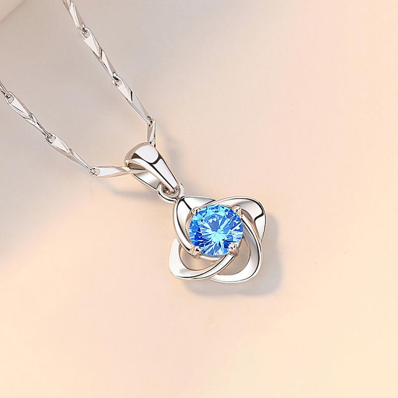 Collier trèfle à quatre feuilles pour femme, style étudiant japonais et coréen, style Mori, pendentif floral personnalisé, chaîne de clavicule, chaîne de cou