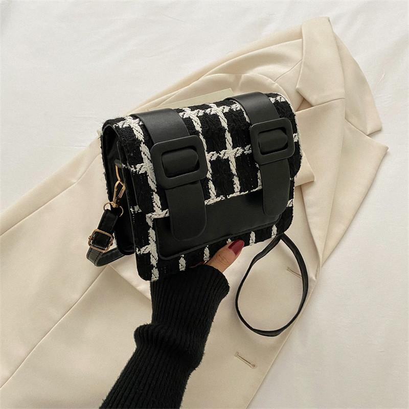 Chic Lightweight Canvas Shoulder Bag Modern Simple Crossbody Purse For Women