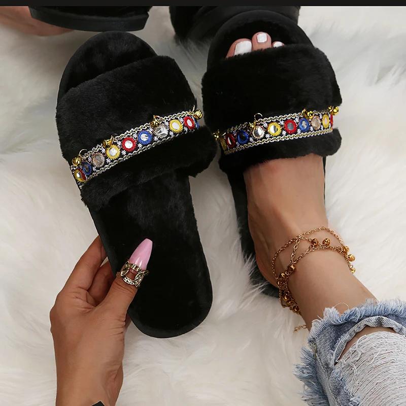 Modische stilvolle Stickerei Dekor Pantoletten für Damen Flauschige weiche Sohle Flache Hausschuhe Frau Indoor Rutschfest Gewichtleicht Sandalen Weiblich