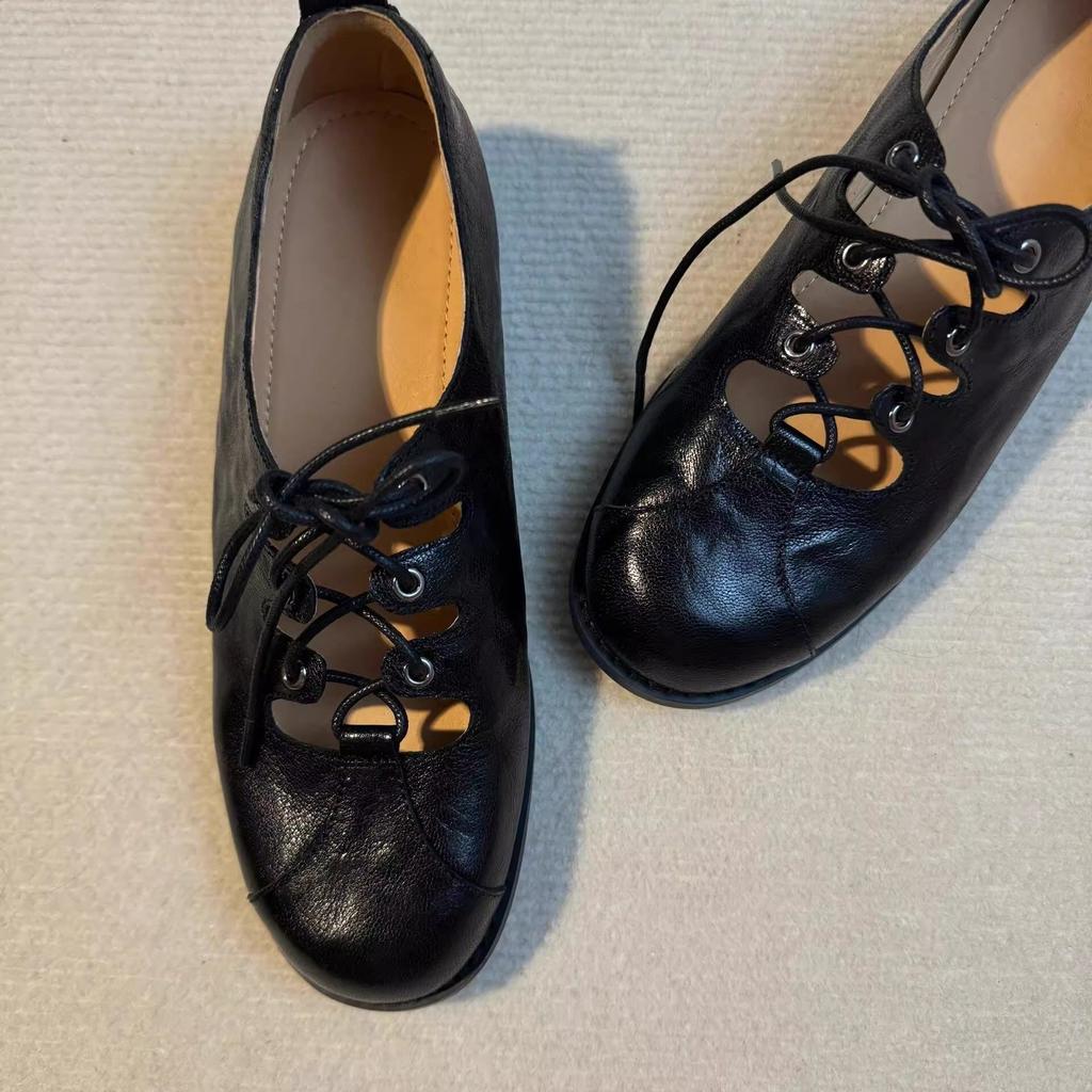 Retro Hollow Handmade Small Leather Shoes Women's 2025 New Shallow Mouth Lace-up British Style Low Heel Round Head Flat-soled Single Shoes