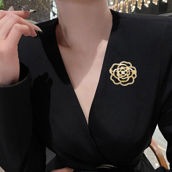 Women Brooch High-Gloss Rhinestone Inlay Sparkling Hollow Camellia Design Lapel Pin Non-Slip Buckle Scarf Badge Clothing Bags Accessories