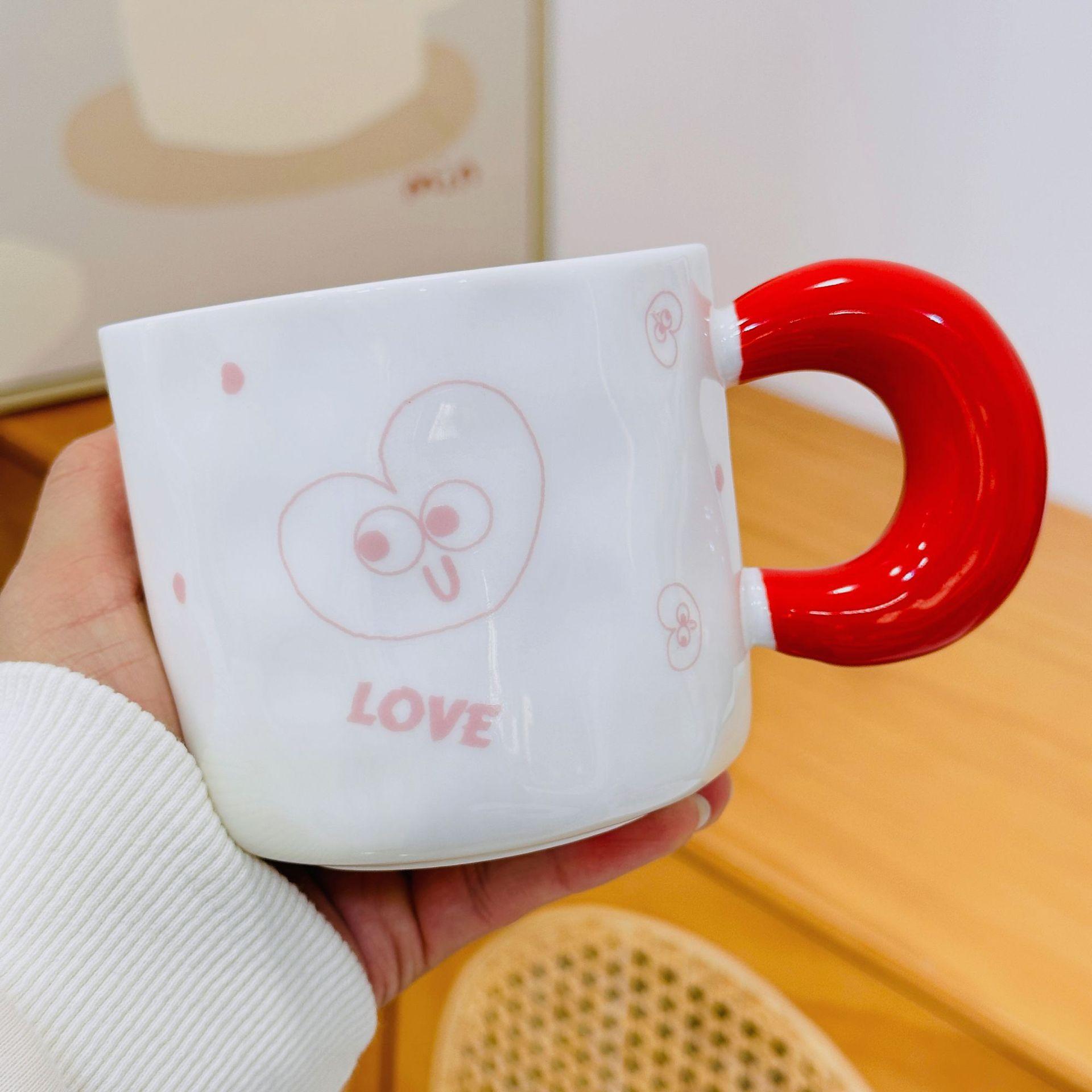

Милая чашка из керамики с улыбающимся лицом и надписью «Любовь» с ложкой, кружка с крышкой, креативная, для пары, чашка для воды, подарочная чашка 400