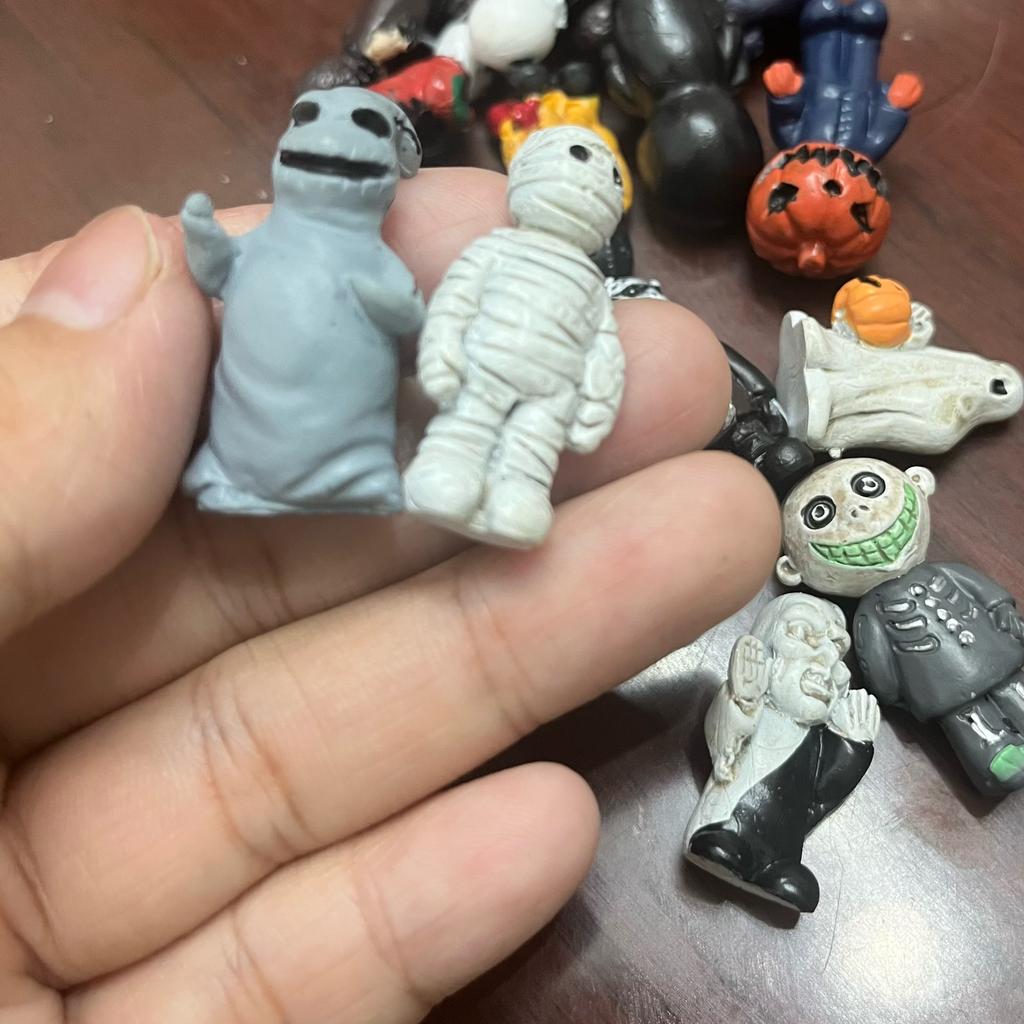 16Pcs Halloween Chainsaw Horror Movie Series Handheld Figure Jason Michael Freddy Dolls Articulated Scale Poseable Detailed Movable Collectible