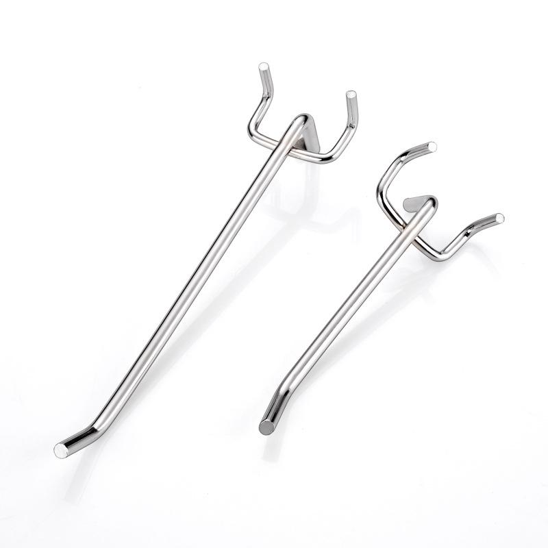 Lochwand und Schmuck Doppelzinkenhaken, Dreifuß, Supermarktregal und gerade Haken