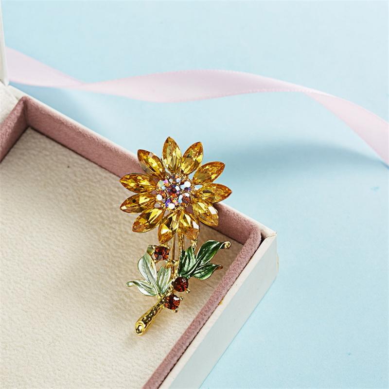 Fashionable Stylish Rhinestone Brooches Creative Flowers Rhinestone Alloy Metal Pin Brooch Jewelry Clothing AccessoriesFashion Jewelry