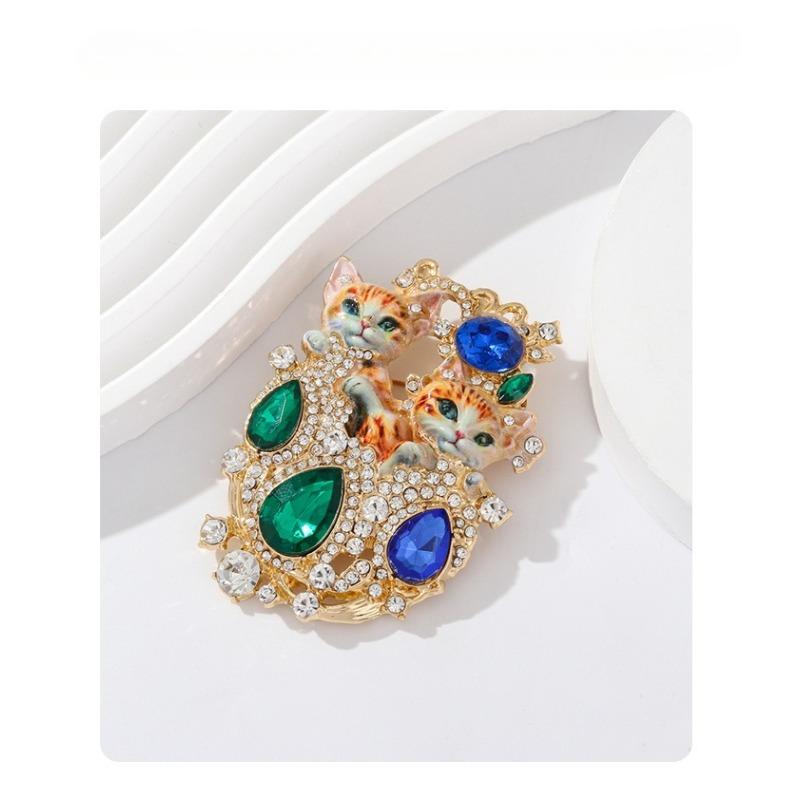 Retro dubbele kattenbroche bezet met diamanten, modieus en high-end, veelzijdig in lichte luxe, schattige diervriendelijke borstbloem, damesbroche