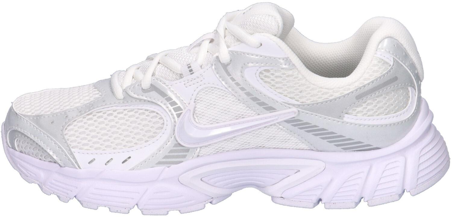 

Кроссовки Nike V5 RNR Women белый/белый/черный/металлическое серебро 39