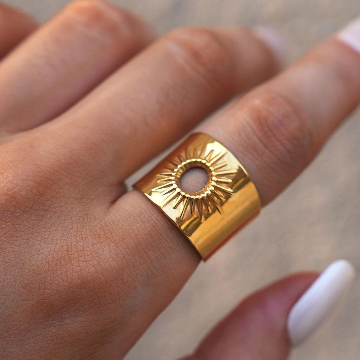 Edelstahl Goldfarbene Ringe für Damen Herren Vintage Wasserdicht Hohl Sonne Ringe Damenschmuck für den täglichen Gebrauch Urlaub brown
