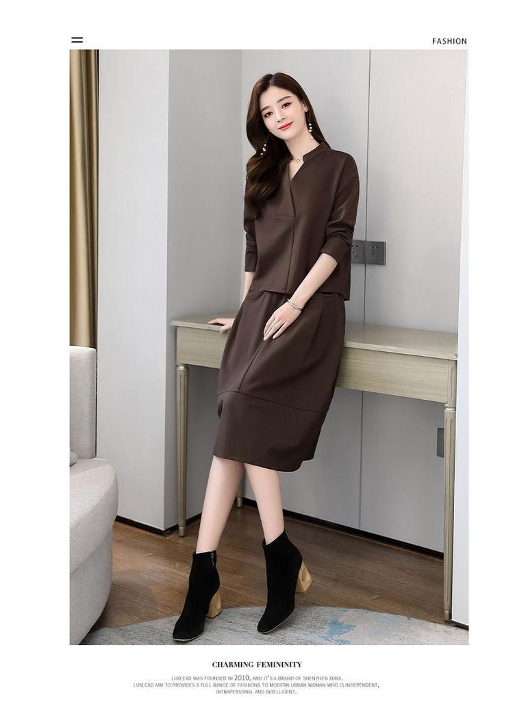 Women's Spring 2025 Fashion Slimming Two-Piece Dress Set - Stylish and Age-Reducing for Mature Women