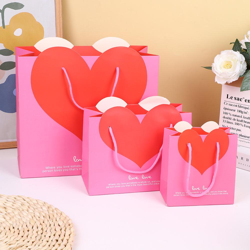 

Cartoon Heart Gift Bag - Valentine s, Qixi, Birthday LOVE Paper Handbag for Students 22*16*10CM