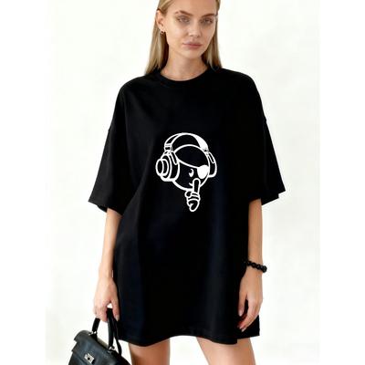 Übergroßes T-Shirt-Kleid Schwarz Cartoon-Astronaut mit Kopfhörern und Herz-Print Lässige Streetwear für Damen
