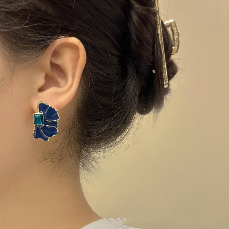 Marineblaue Farbe Blütenblatt Blume Emaille Koreanischer Stil Ohrstecker für Frauen Mädchen Liebe Ästhetik Alltag Minimalistischer Schmuck
