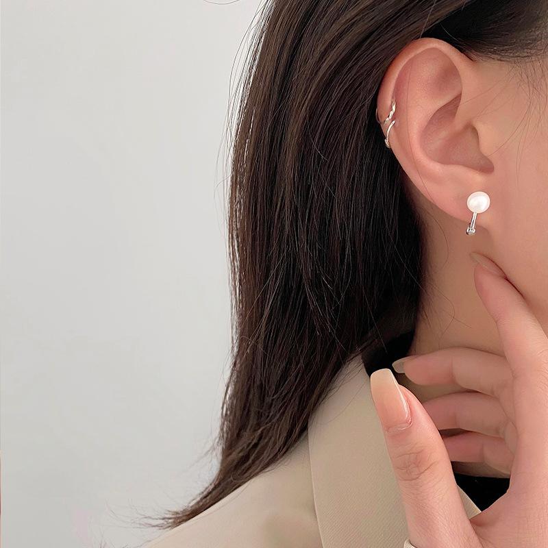 Japanese Pearl Ear Button for Women Simple and Cute Light Luxury Mini Earrings