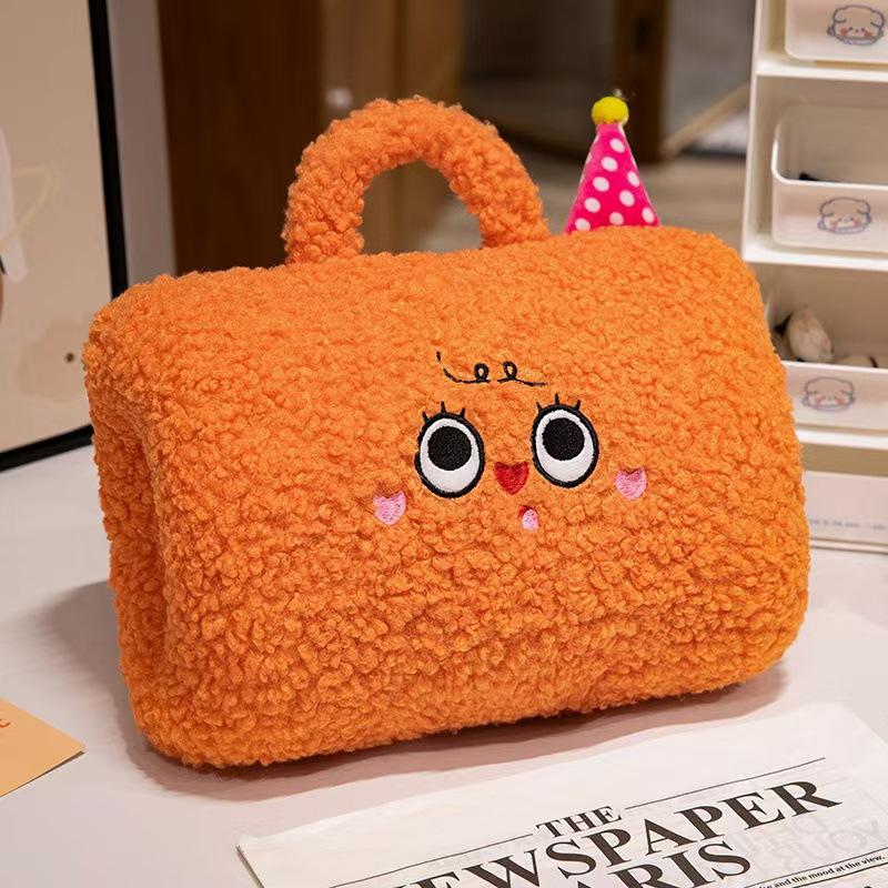 Winter hand warmer throw pillow can be inserted to cover the nap pillow, student office sleeping pillow, hand warmer to cover the graduation gift