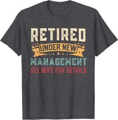 Im Ruhestand unter neuer Leitung Siehe Ehefrau Lustiges Rentner Herren Unisex T-Shirt