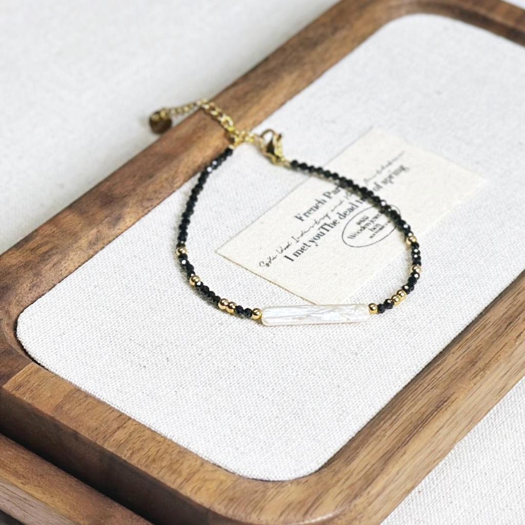 Koreanisches Barock-Armband: Elegantes Damendesign mit Naturstein, Silberstreifen und Perle - Schlicht, Vielseitig, Hochwertiges Gefühl