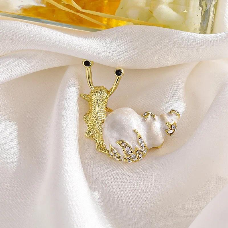 Rhinestone Simulated Snail Design Brooch Suit Coat Clothing Accessories Holiday Party Couple Gifts Elegant Charm Multi-Scene Pin