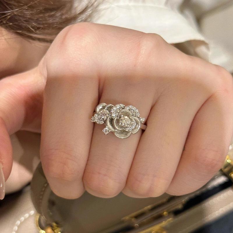 Xiaohongshu Bestseller: Twin Flowers Brushed Rose Ring for Women