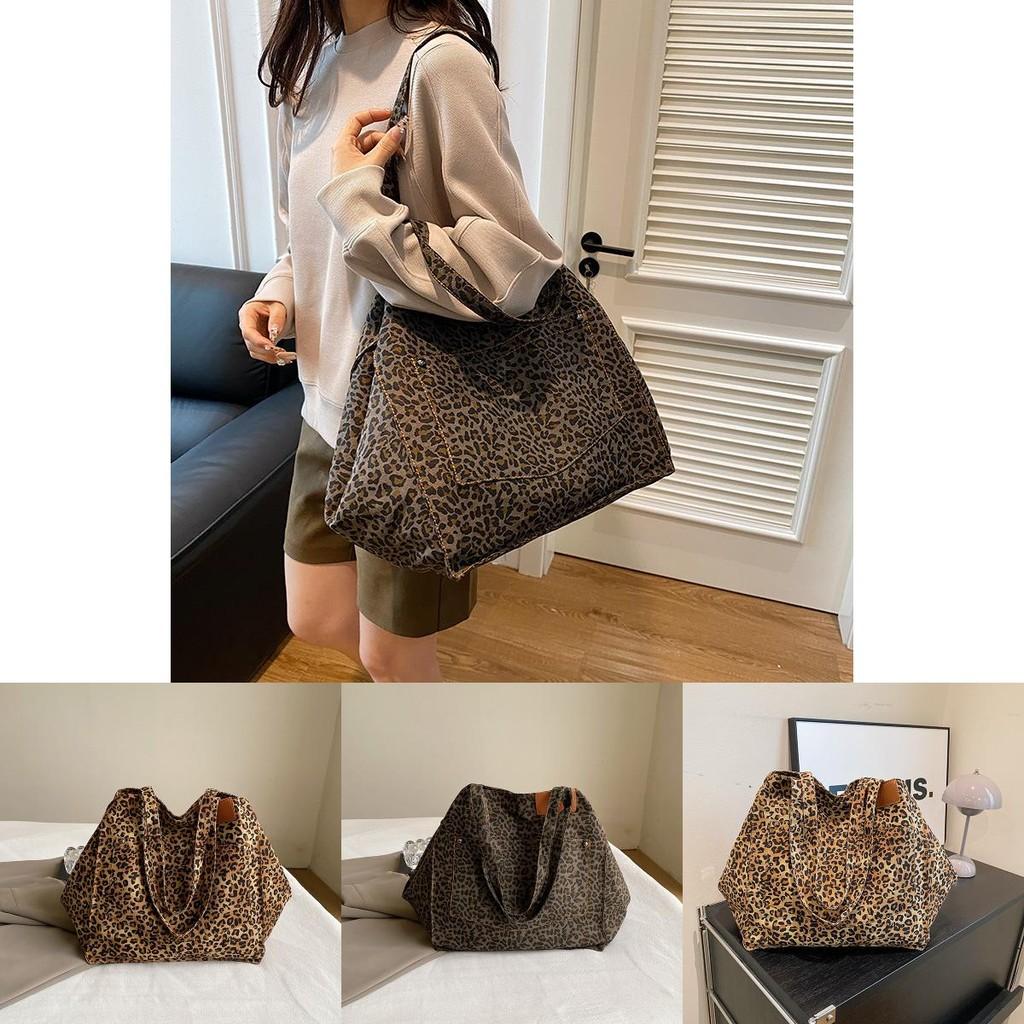 Stylish Leopard Print Casual Tote Bag For Women With Spacious Design And Trendy Appeal