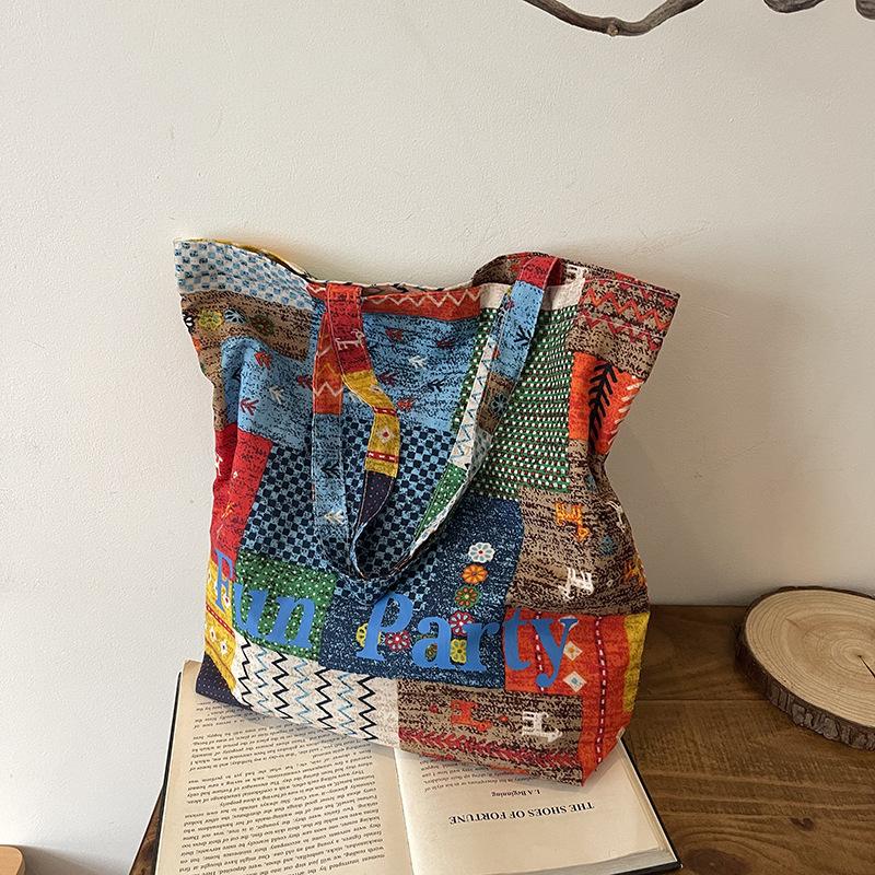 

Small fresh floral shoulder bag bag, new casual tote bag, versatile underarm bag, commuter bag.