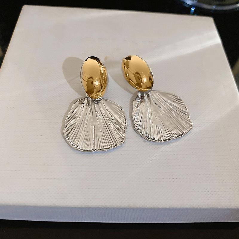 Real Gold-Plated Silver Needle Retro Flower Butterfly Pearl Stud Earrings - Exquisite High-End Design.