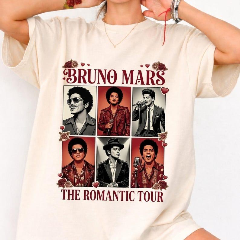 Moda Estiva Trendy T-shirt Uomo Donna Top Vintage Bruno Mars The Romantic Tour T-shirt 2026, Maglietta Pop Concert Retro, Regalo Unisex per Fan di Musica