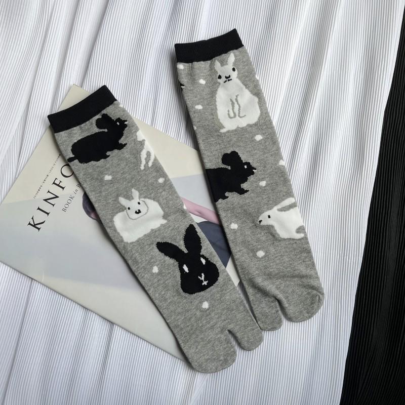Trendy Japanese Multi-Color Jacquard Floral Tabi Socks - Cute Split-Toe Mid-Calf Design