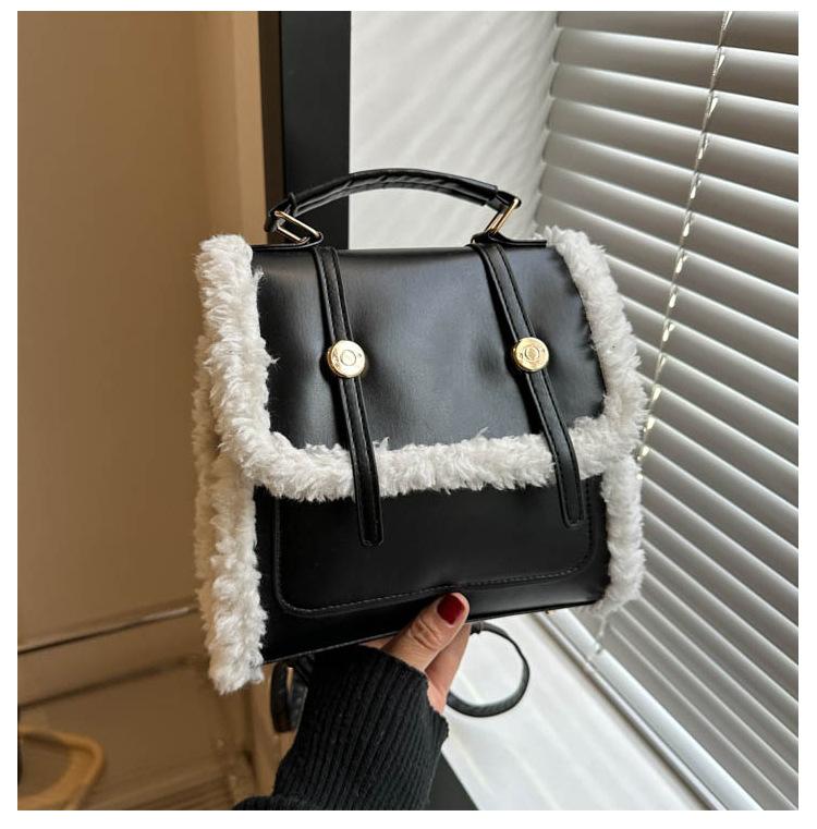 

Рюкзак женский 2024 новый повседневный милый ретро плюшевый маленький ранец модный тренд дорожный рюкзак чёрный