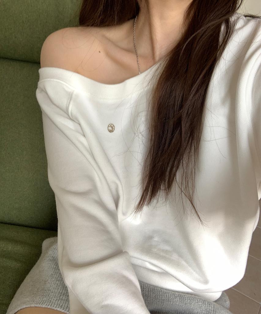 LETTER FROM MOON Edin Off-Shoulder Sweatshirt (Ivory)