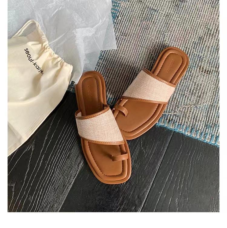 Grape Mother of the Same Style, Casual Summer Square Head Toe Straw Braided Splicing Flat-bottomed Slippers Women's 2025 New Sandals