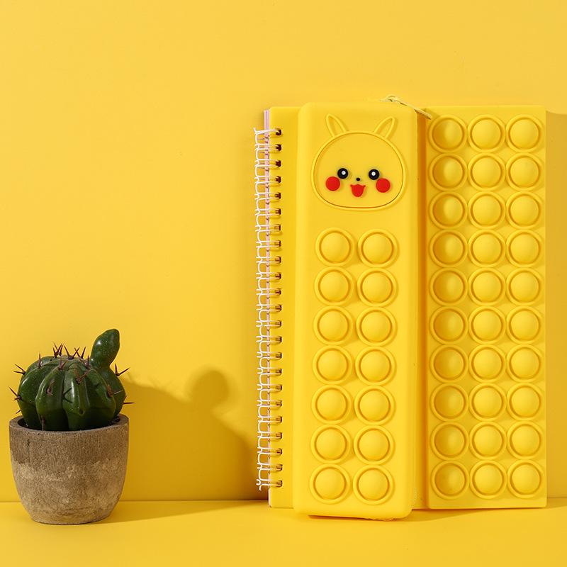 

Блокнот А5 на кольцах Pikachu из силикона с пузырьками - Пенал Pop It A5