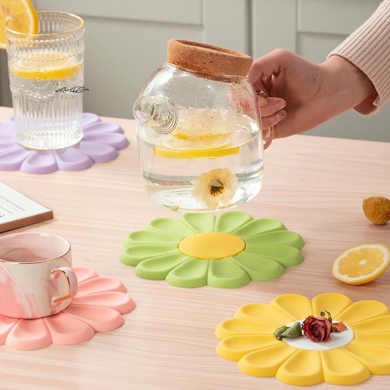 Flower Pattern Heat Resistant Silicone Mat - Non-Slip Drink Cup Coasters Pot Holder Table Placemat Kitchen Accessory