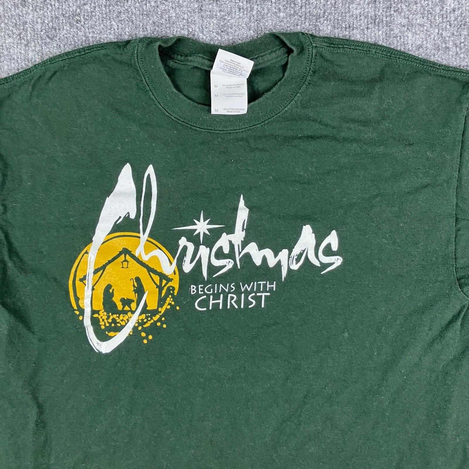 Gildan Christmas T-Shirt Men s Medium Green Religious Holiday Graphic Tee M