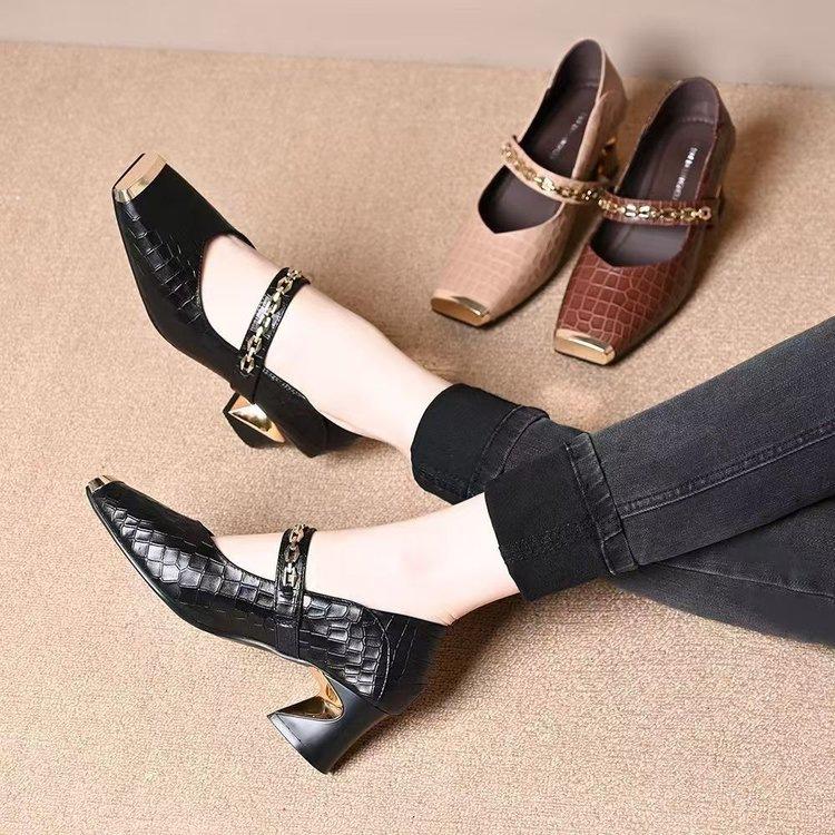 Square head shallow thick heel single shoes autumn new metal chain soft leather medium heel small leather shoes