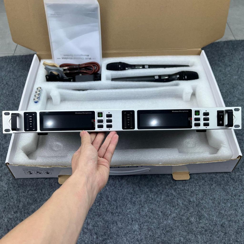 True Diversity One-to-Two Wireless Microphone System In Stock