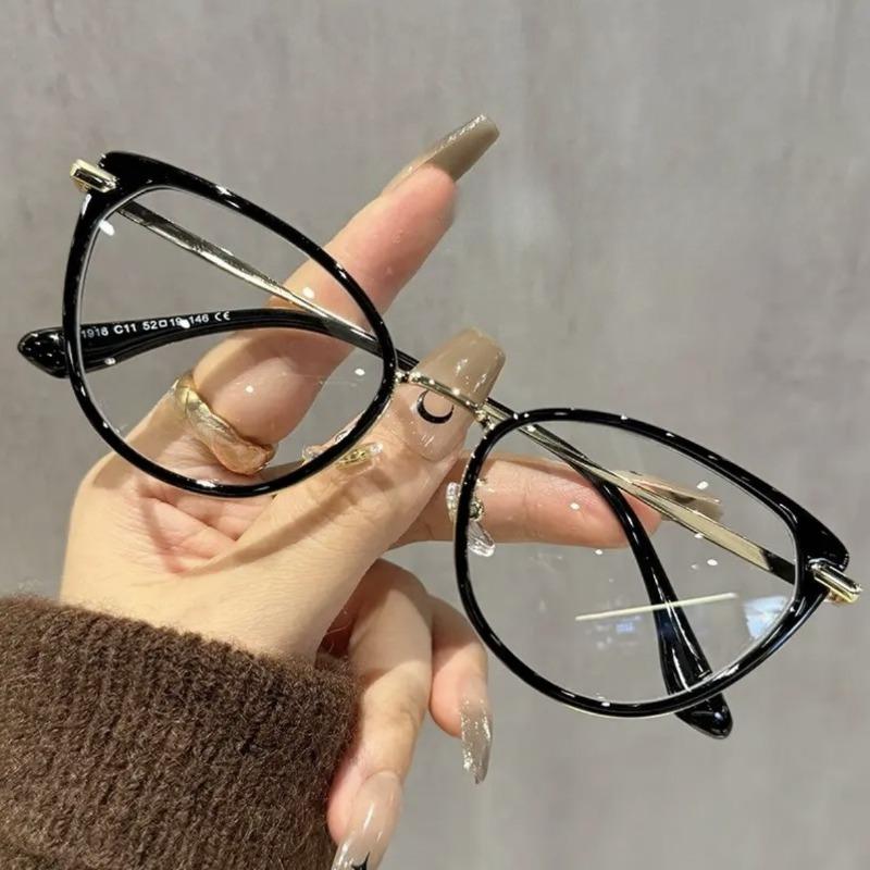 A Pair of Fashionable Cat Eye Anti Blue Light Flat Mirrors for Women Retro Style Unique Decoration Holiday Gift