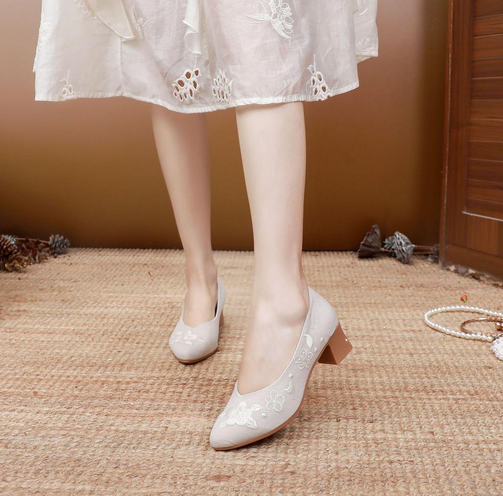 Lvtixin Women's Retro Embroidered Chunky Heel Shoes for Hanfu