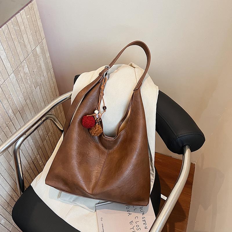 Korean version of the popular armpit shoulder large-capacity bag for women 2025 new autumn and winter commuting retro versatile bag