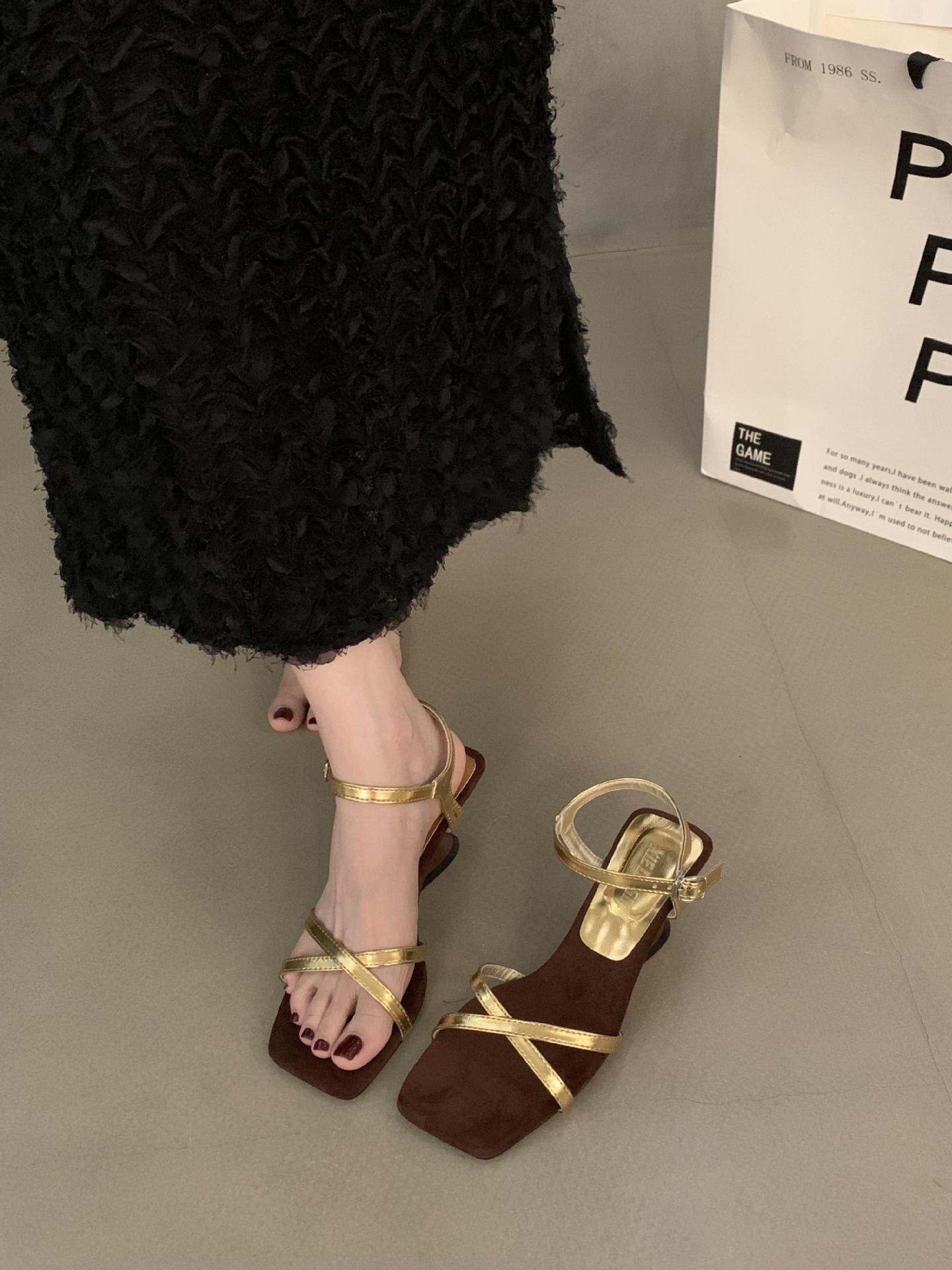 

Internet celebrity silver wedge heel high heel French sandals fairy shoes 2024 new summer temperament niche cross sandals 39 золотий