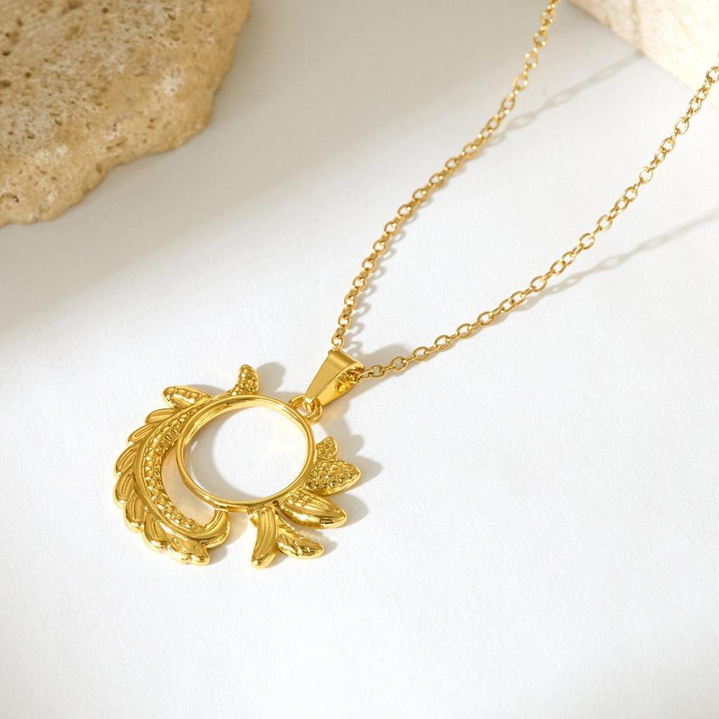 Women's French-Inspired Shell Necklace: Elegant Titanium Steel Clavicle Chain