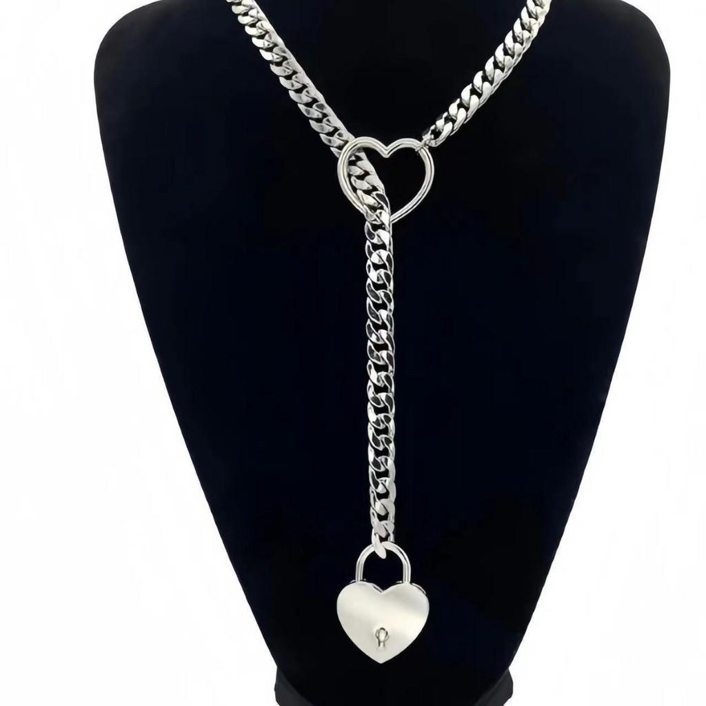 Retro Stylish Heart Pendant Necklace With Geometric Design Perfect For Couples Gift